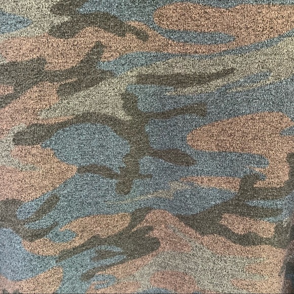 Sundry ~Camo Crop Small Hoodie in Heather Gray - Picture 6 of 12